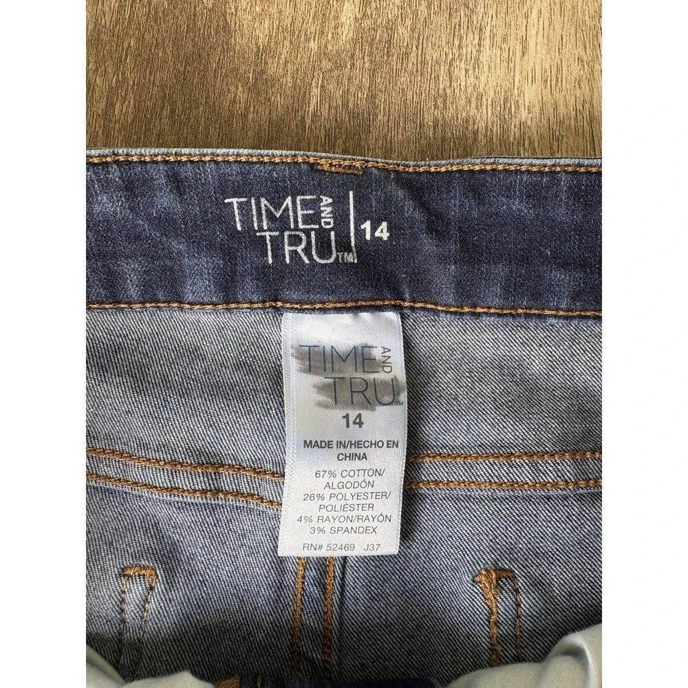 Time and Tru Women's Blue Denim Shorts Size 14